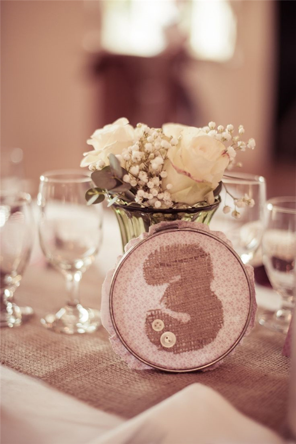 DIY burlap and embroidery hoop table numbers