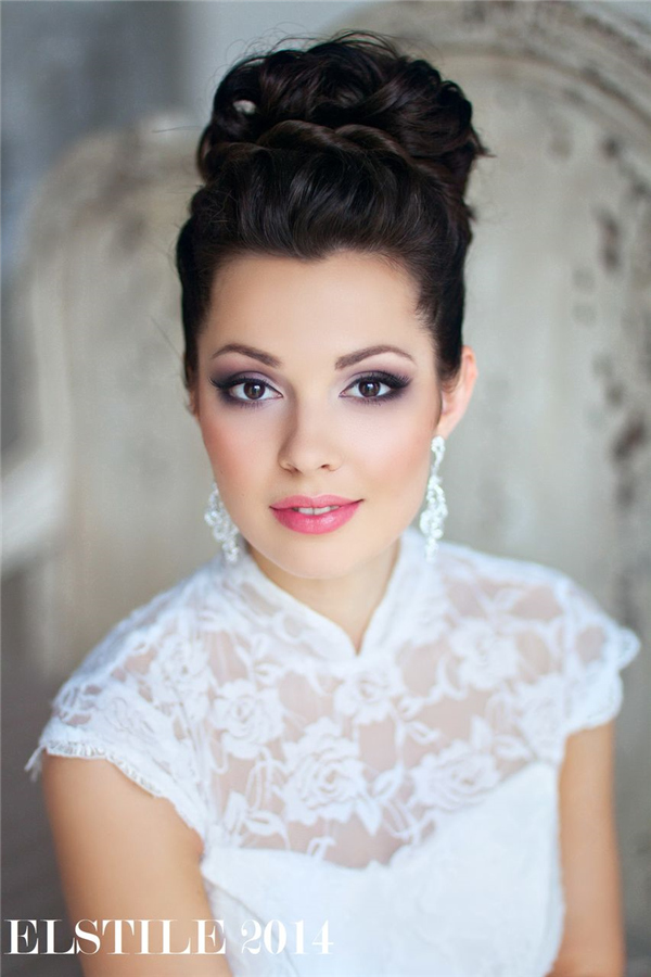 Vintage Updo Hairstyle for Short Hair - Burlexe