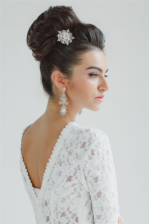 Retro Wedding Hairstyles and Updos 16
