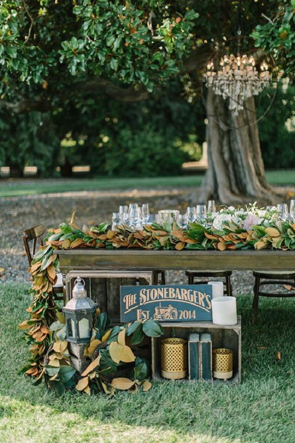 Rustic yet elegant head table idea