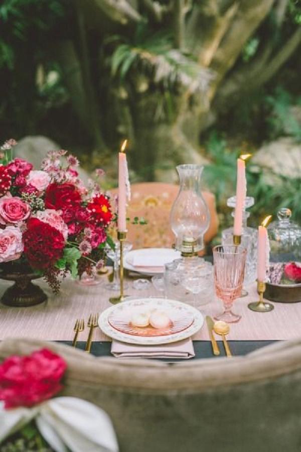 Vintage pink and gold wedding table decor