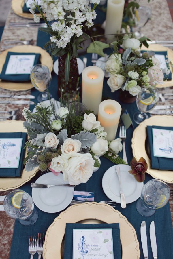 blue and white winter rustic wedding tablescape ideas