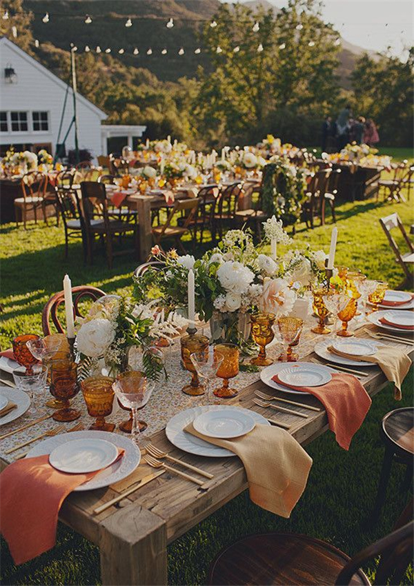 25 Chic Country Rustic Wedding Tablescapes 8 fall wedding tablescape- amber goblets with the farm tables, and gold utensils