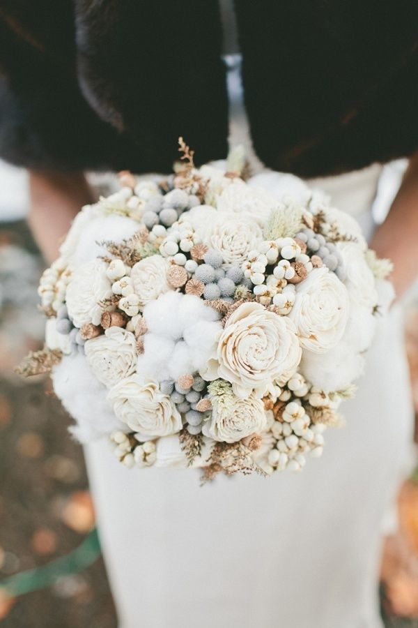 35 Amazing Winter Wedding Bouquets You'll Love 17