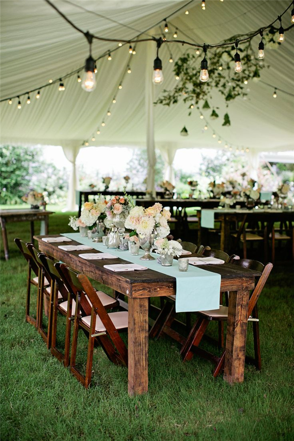 jaw-dropping rustic edison bulb wedding decoration