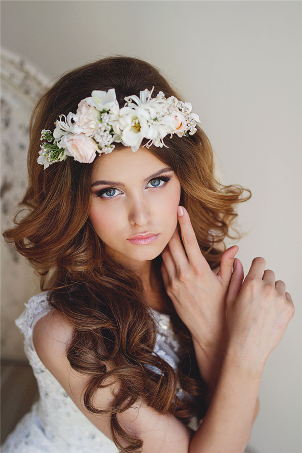 long wavy bridal hairstyle with flowers