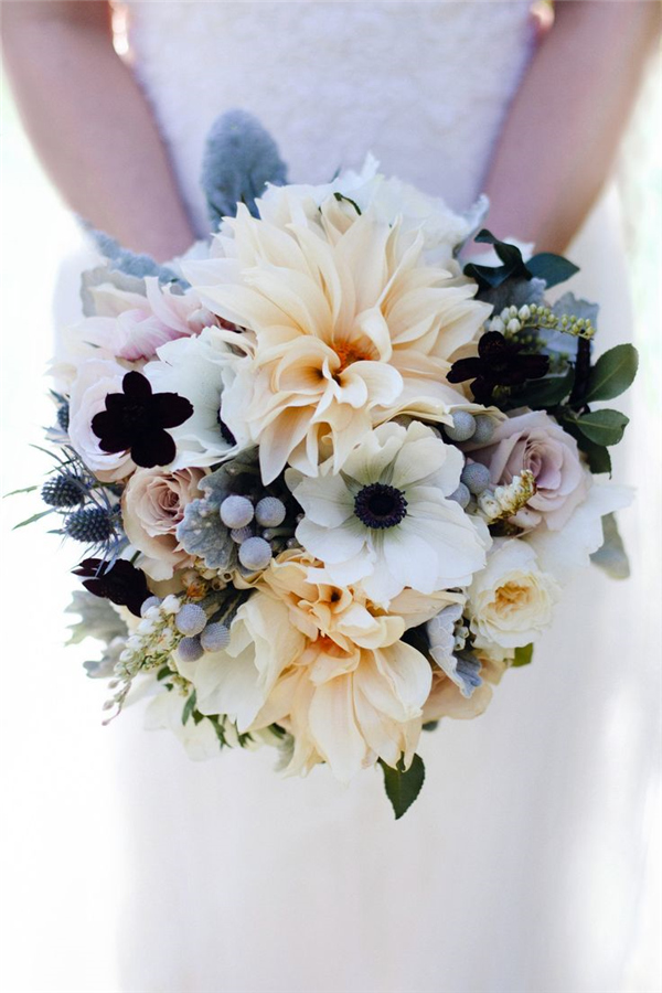 35 Amazing Winter Wedding Bouquets You'll Love 26