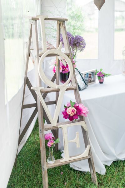 35+ Awesome LOVE Letters Wedding Decor Ideas 7 rustic ledder and LOVE letter wedding decor ideas