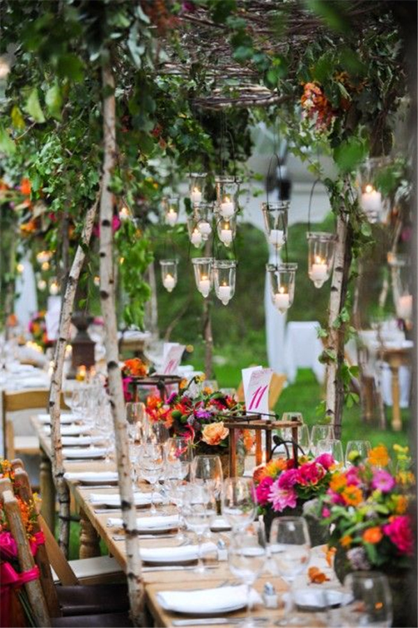 25 Chic Country Rustic Wedding Tablescapes 23 suspend flowers in mason jars, pretty paper flowers, or butterflies