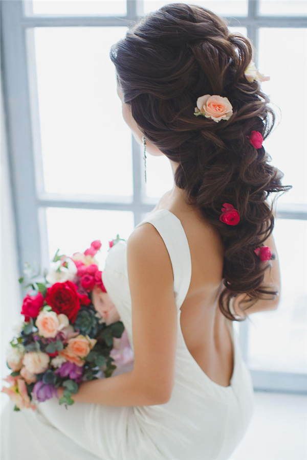 wavy bridal hairstyle for long hair with red flowers