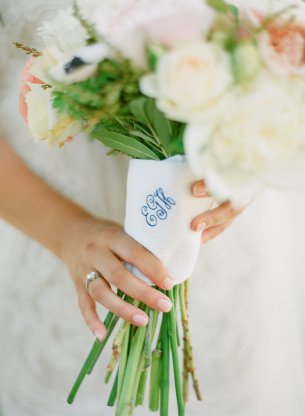 35 Pretty Monograms & Initials Wedding Ideas for Your Big Day 6 wedding bouqute with initial