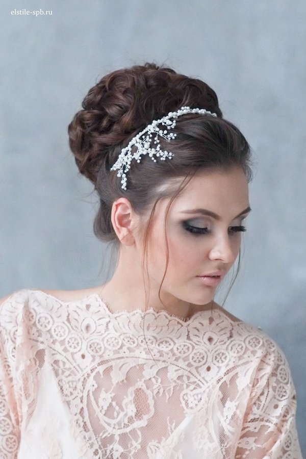 wedding uodo hairstyle with vintage hair accessory