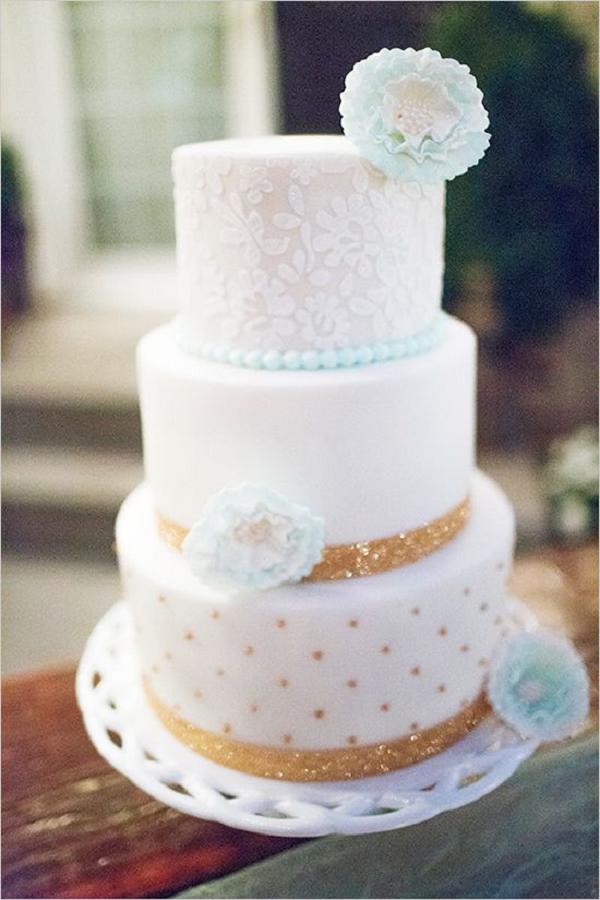 white and gold wedding cake