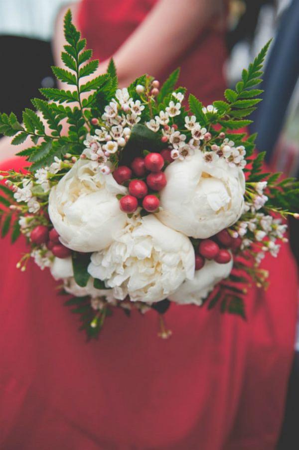 30 Red and Green Scandinavian Winter Wedding Ideas 9 winter wedding bouquet filled with white peonies