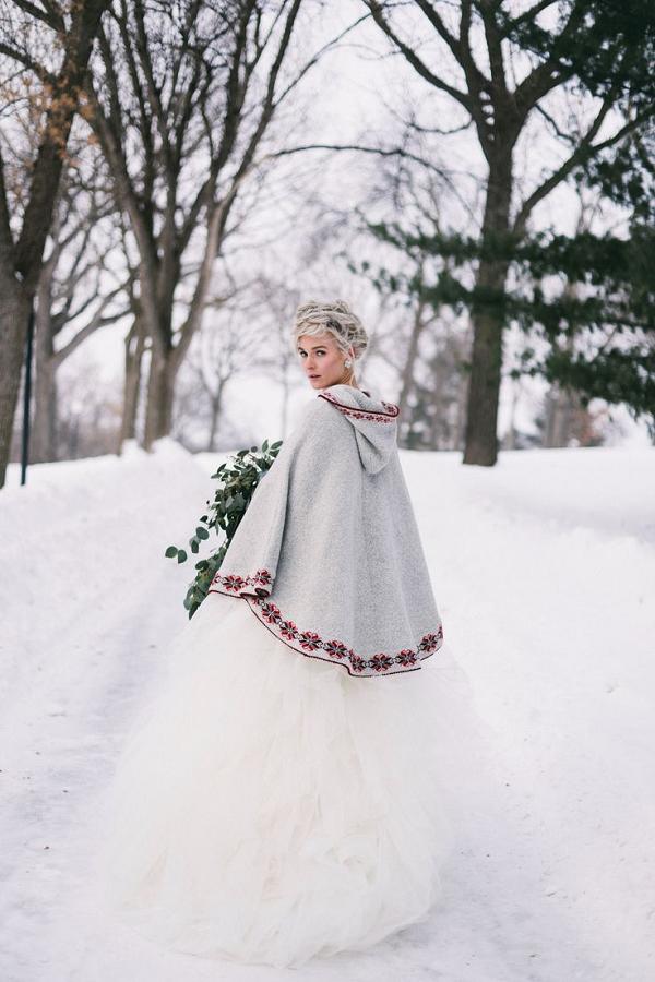 30 Red and Green Scandinavian Winter Wedding Ideas 4 winter wedding dress