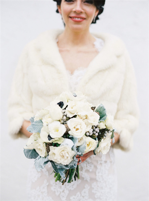 winter white bridal bouquet