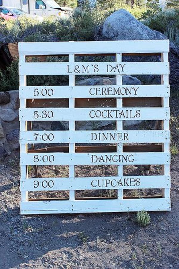 DIY Wedding using wood pallets