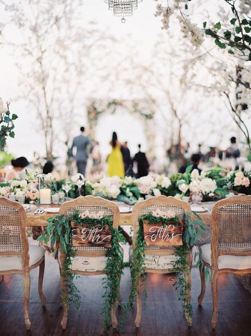 Rustic-meets-exotic sweetheart chairs