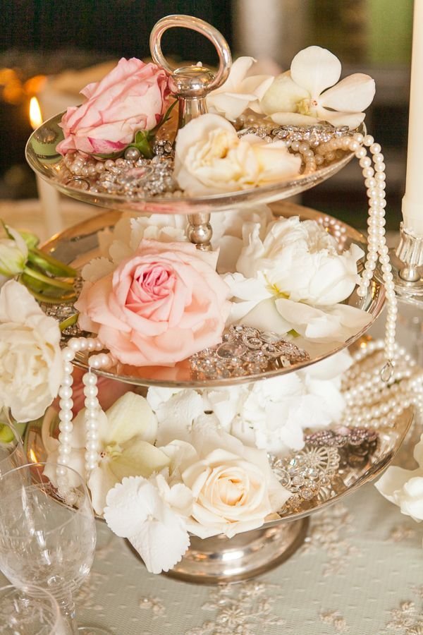 chic and pretty floral wedding centerpiece
