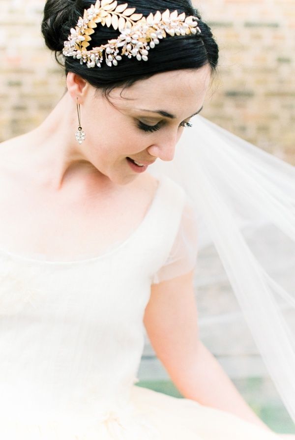 gold leaves and pearl wedding crown