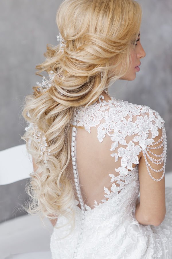 long culry down wedding hairstyle for brides