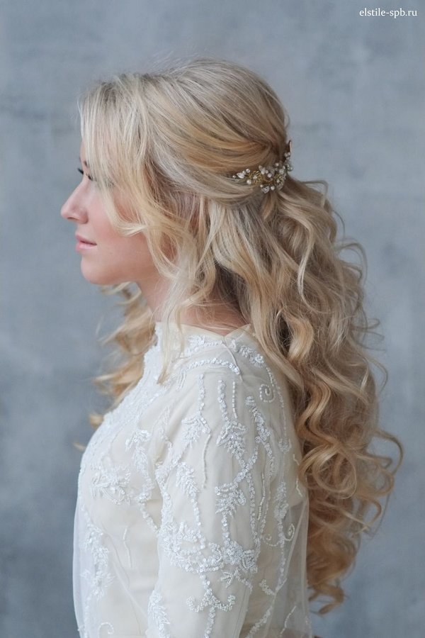 long wavy half up half down wedding hairstyle with pearl headpiece