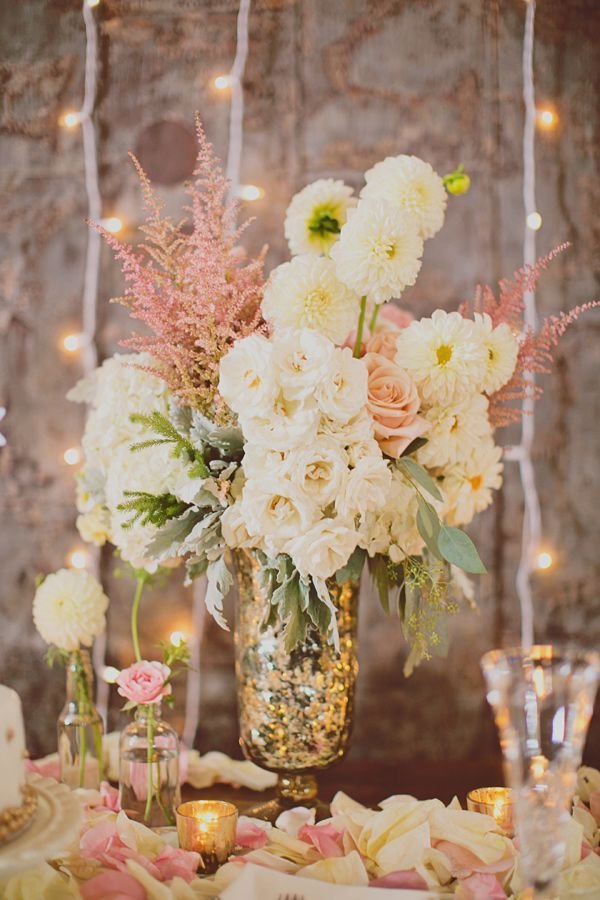 pretty chic flowers wedding centerpiece idea