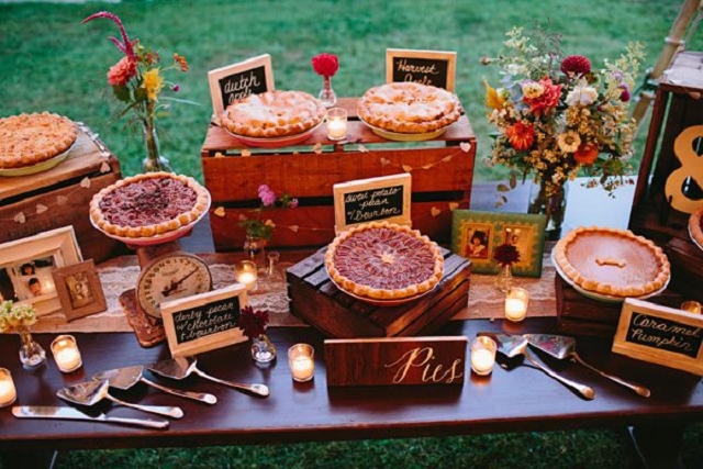 rustic pie dessert table set-up