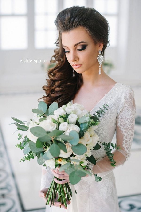 rustic simple wedding hairstyle and long sleeves wedding dress