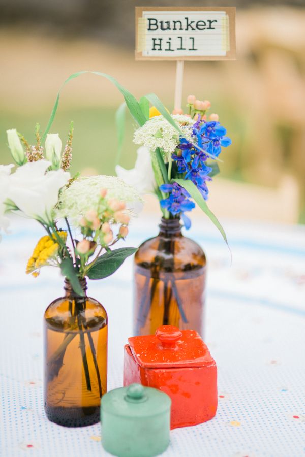 28 Vintage Wedding Ideas for Spring/ Summer Weddings 22 vintage colorful vase wedding centerpiece