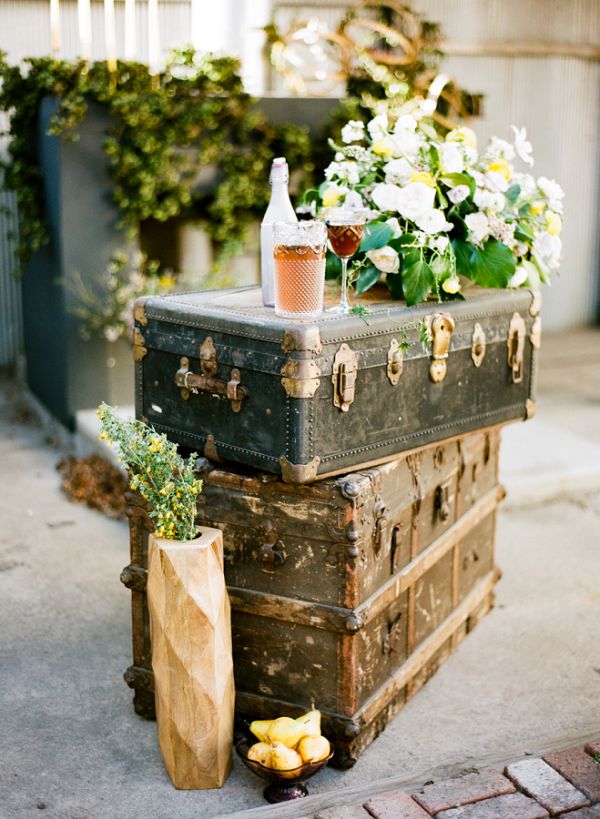 28 Vintage Wedding Ideas for Spring/ Summer Weddings 8 vintage suit case wedding decor