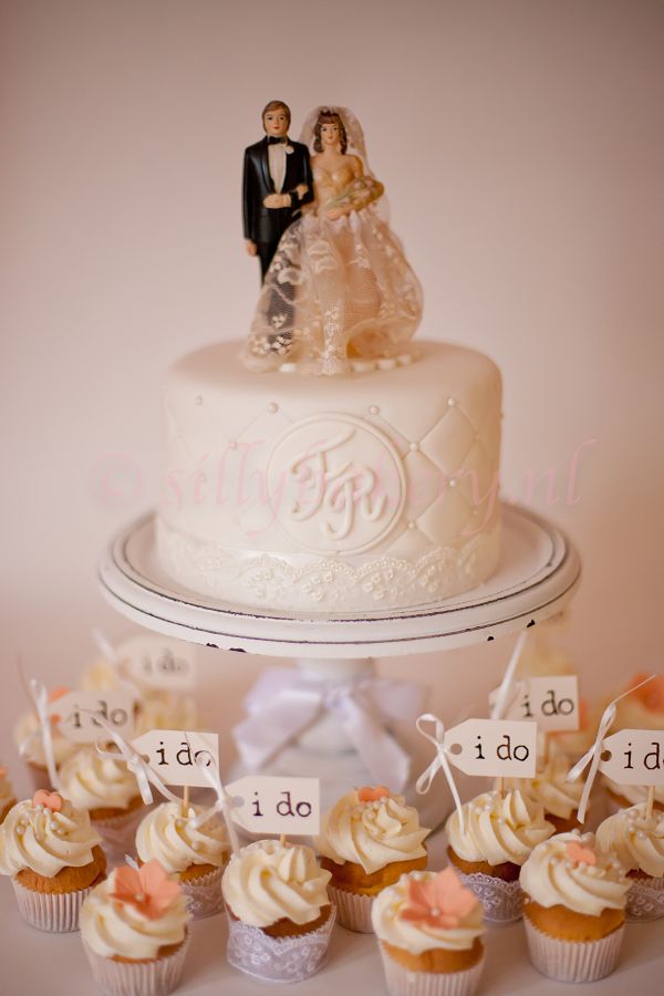 vintage wedding cake with cute cupcakes