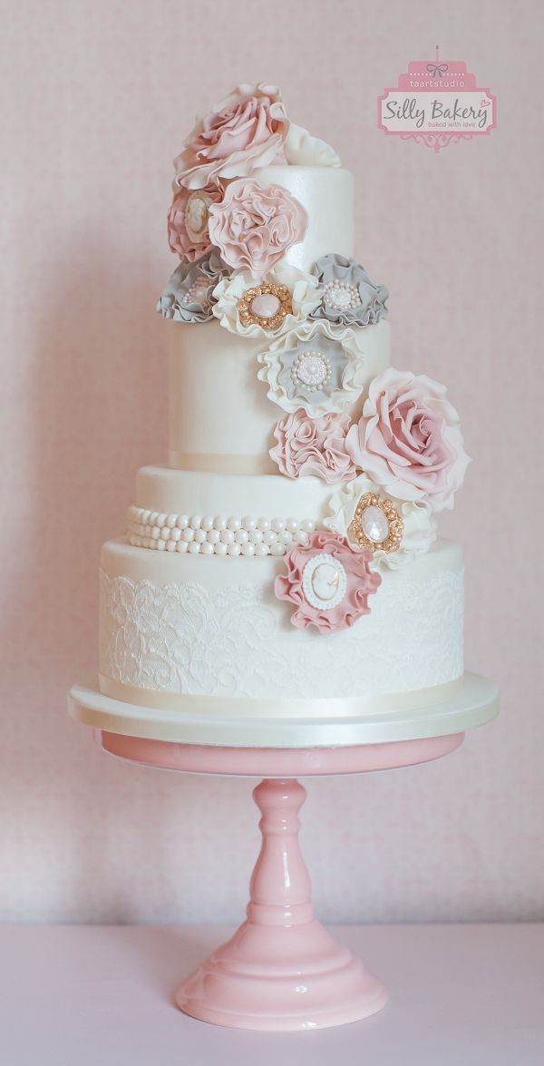16 Perfect Romantic Vintage Wedding Cakes Deer Pearl Flowers 16 Perfect Romantic Vintage Wedding Cakes Deer Pearl Flowers