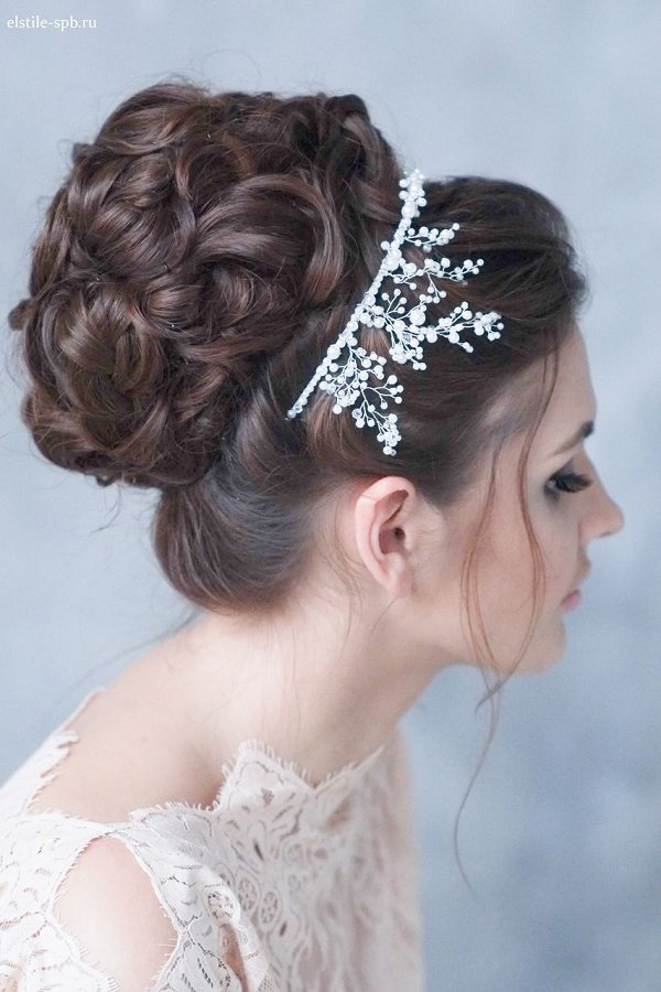 wedding uodo hairstyle with vintage hair accessories