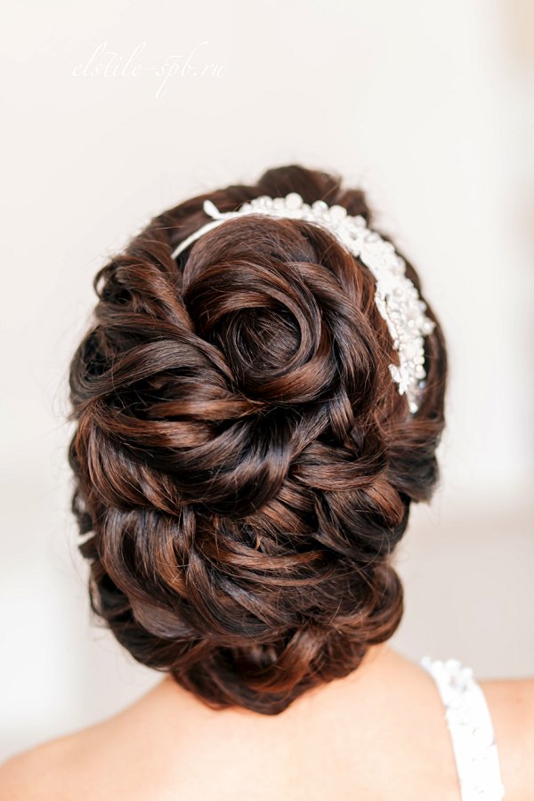 curly wavy wedding hairstyle for long hair