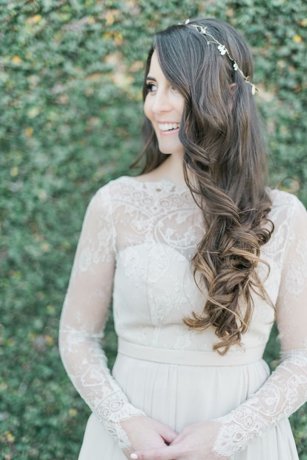 loosely curled bridal hairstyle