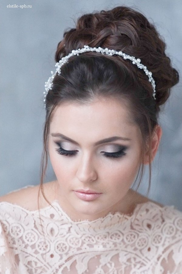 vinatge top bun wedding hairstyle