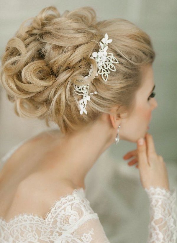 Elegant chic wedding hairstyle idea