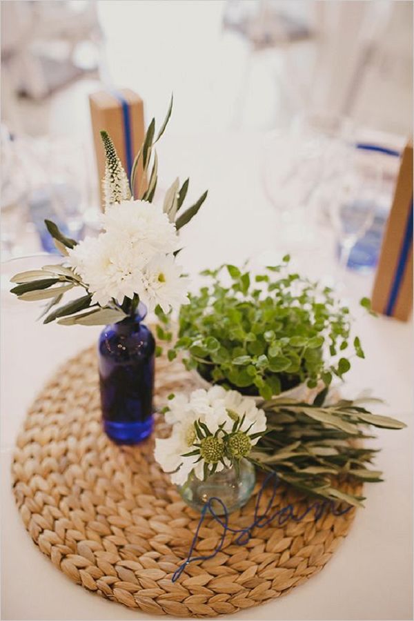clean and natural looking wedding centerpiece