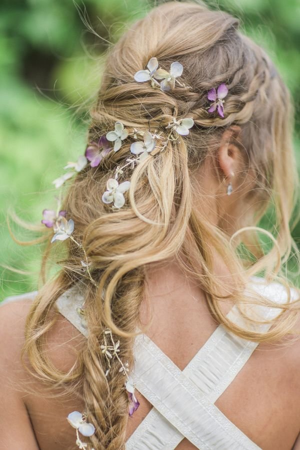 messy boho long bridal hairstyle with hydrangea