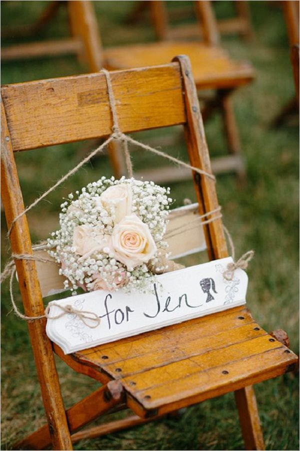remembrance chair at wedding