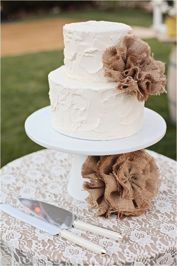 Rustic-Chic Burlap Wedding Cake Ideas