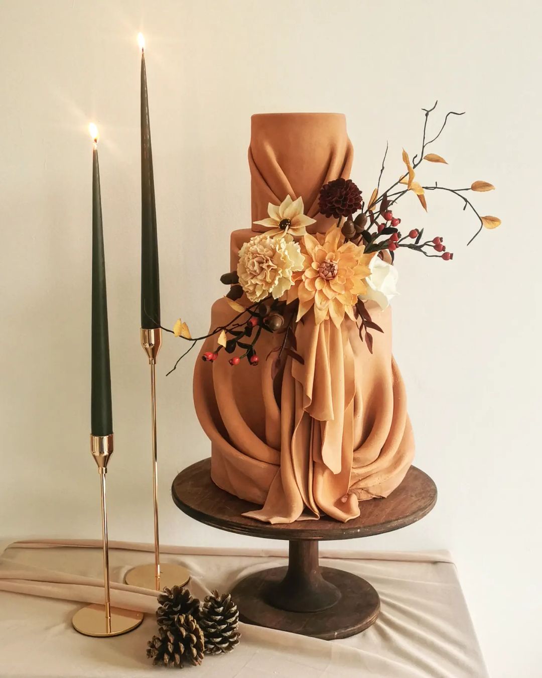 elegant romantic fall terracotta wedding cake via perfectcakesco