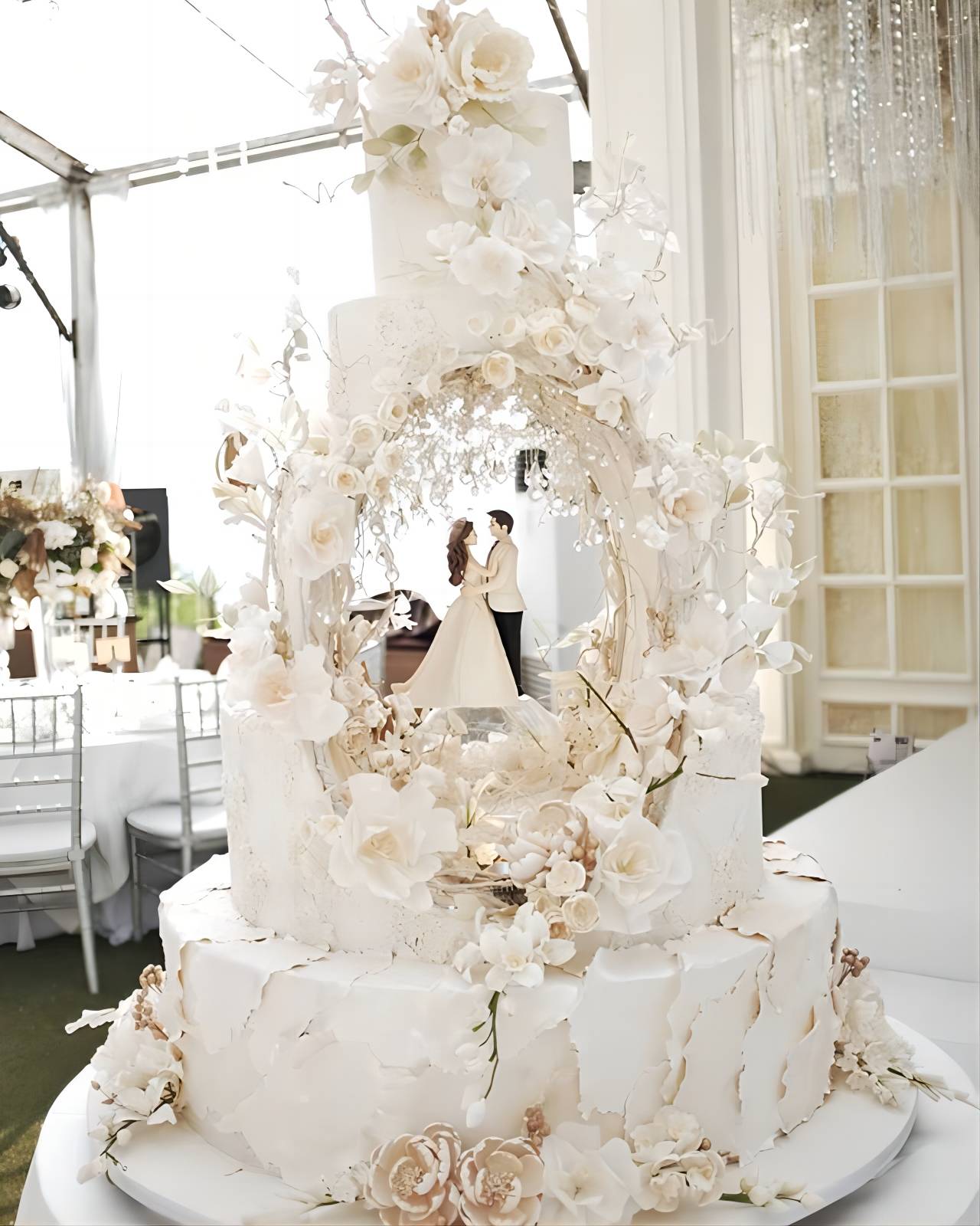 Top 28 Modern Wedding Cake Styles & Trends 2024 🍰
