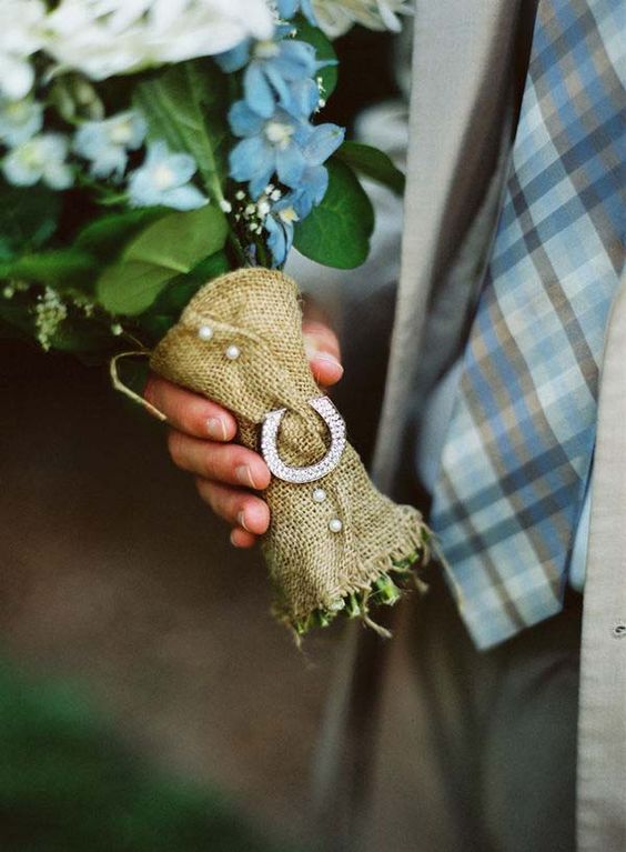 30 Styling Horseshoe Ideas For A Rustic Farm Wedding 16 Hessian bouquet wrap