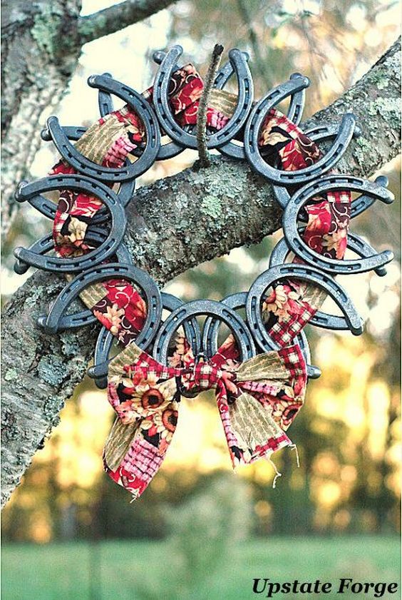 30 Styling Horseshoe Ideas For A Rustic Farm Wedding 21 Horseshoe Wreath Ribbon & Bow