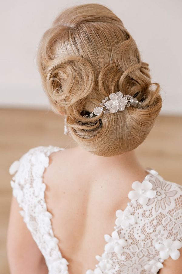 Long Wedding Hairstyles and Bridal Updo Hairstyles for Long Hair from elstile-spb 12