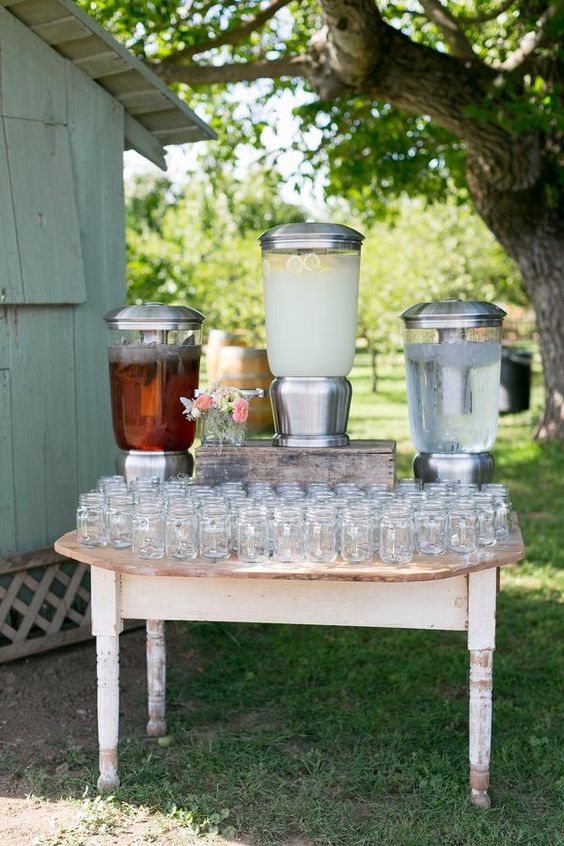 Great ways to display your drinks at your wedding
