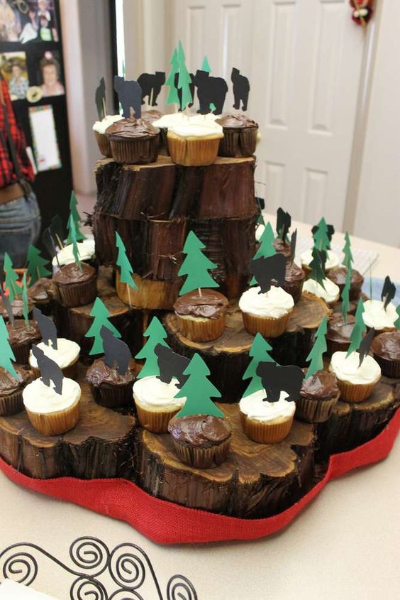 Rustic wedding cupcake display