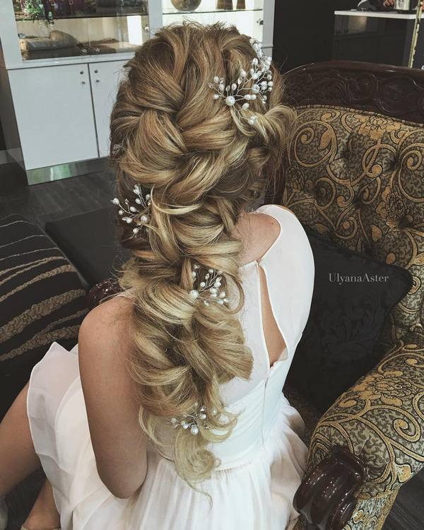 Ulyana Aster Long Bridal Hairstyles for Wedding_06 ❤ See More: http://www.deerpearlflowers.com/long-wedding-hairstyleswe-absolutely-adore/